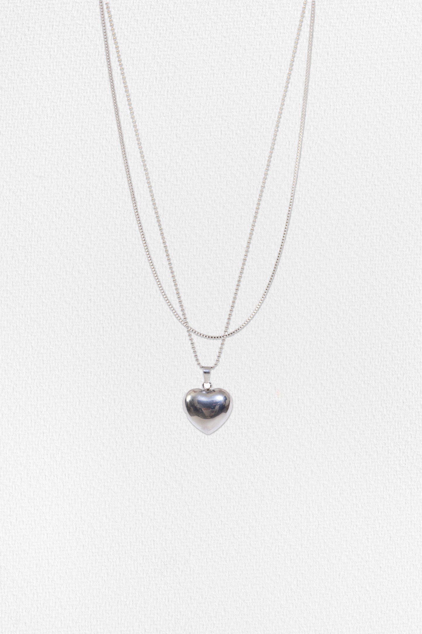 Collar corazón con cadenas