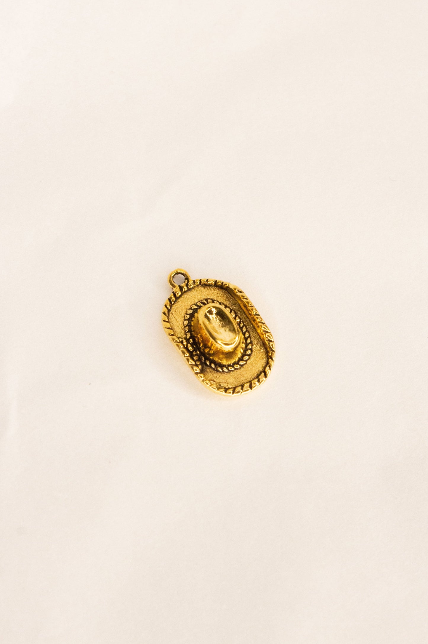 Charm sombrero grabado