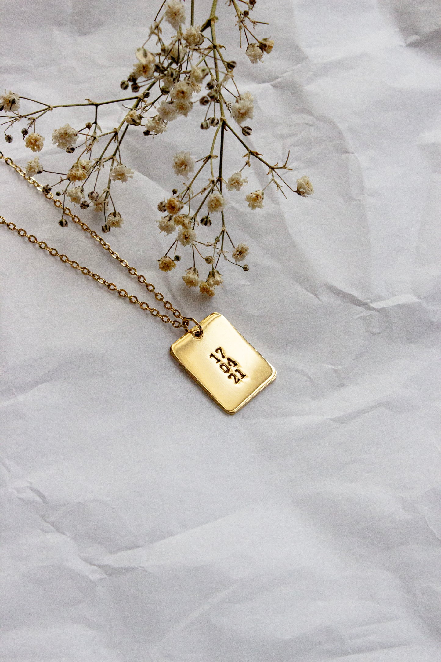 Collar personalizado con fecha calada