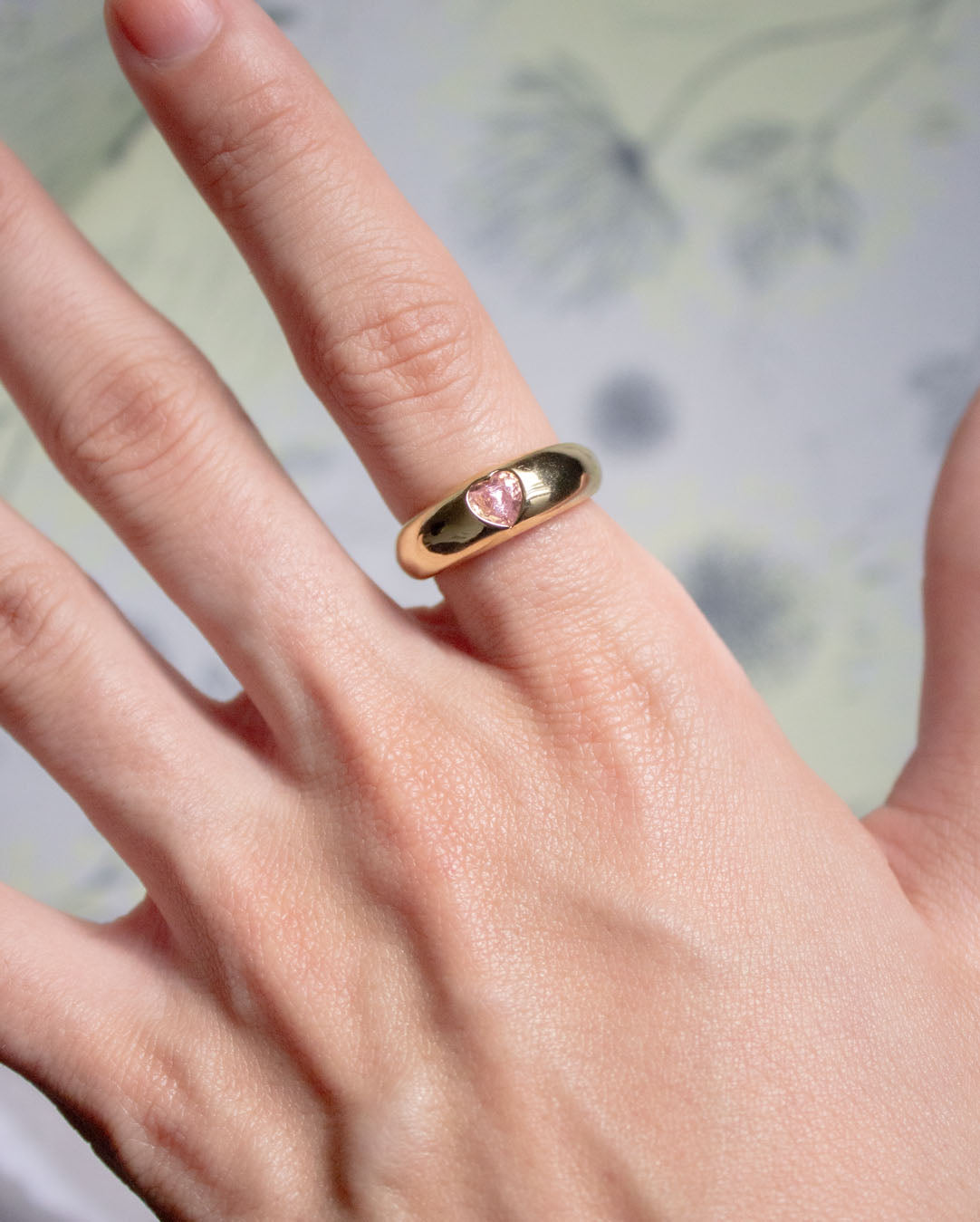 Anillo con corazón rosa