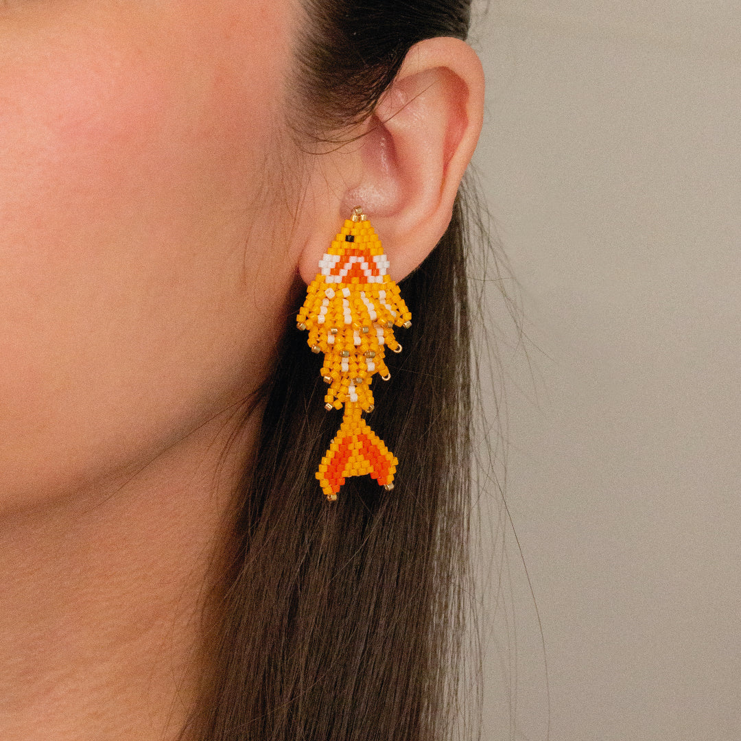 Aretes pez tejido
