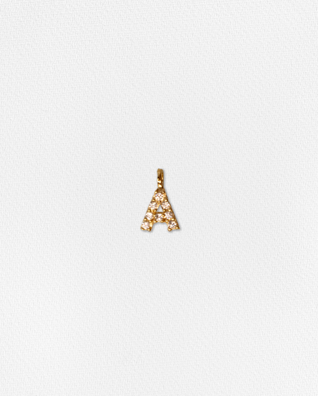 Charm inicial con zirconias