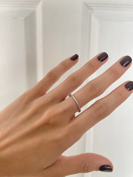 Anillo fino plateado ajustable