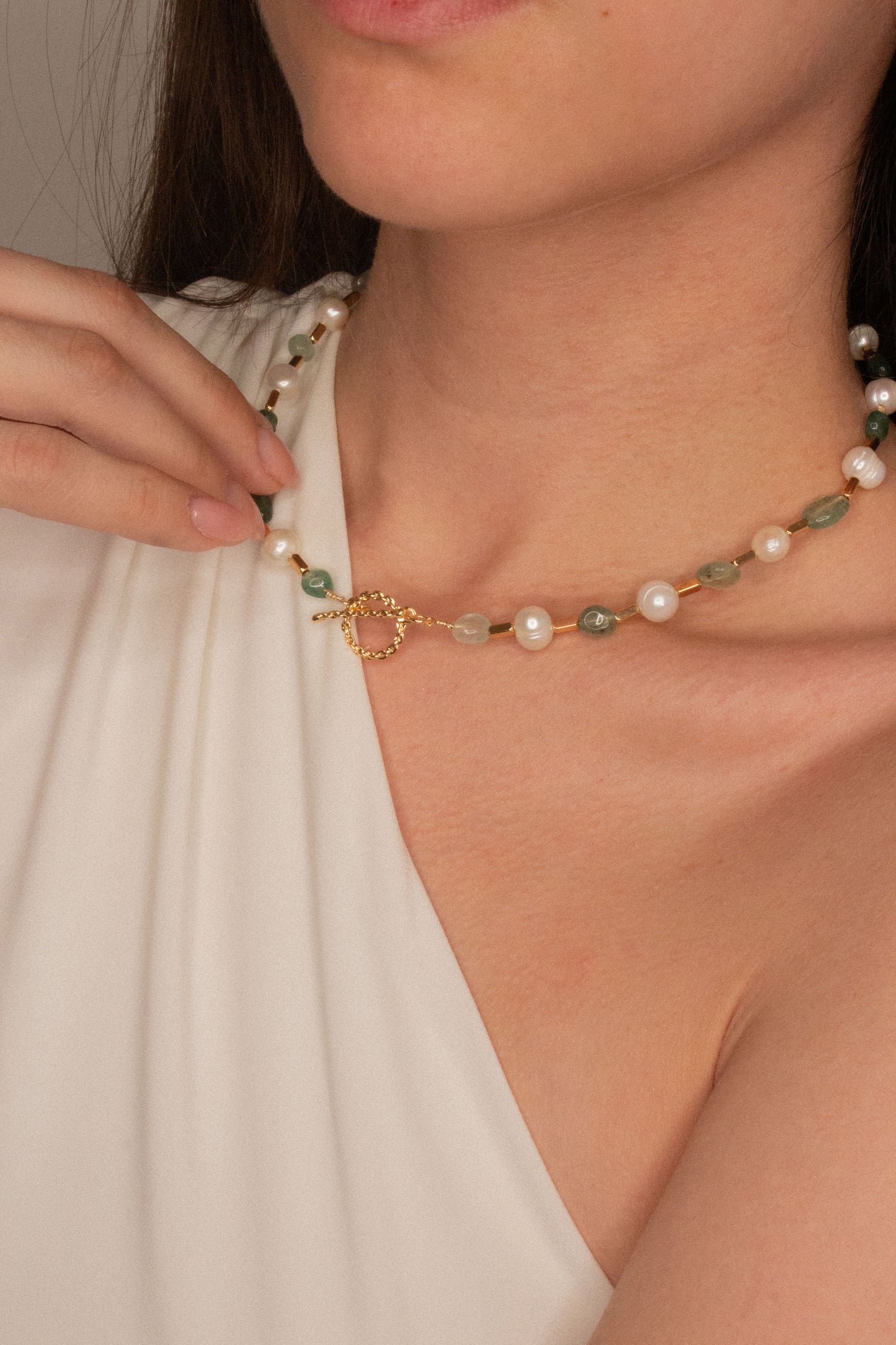 Collar con perlas y cuarzo verde