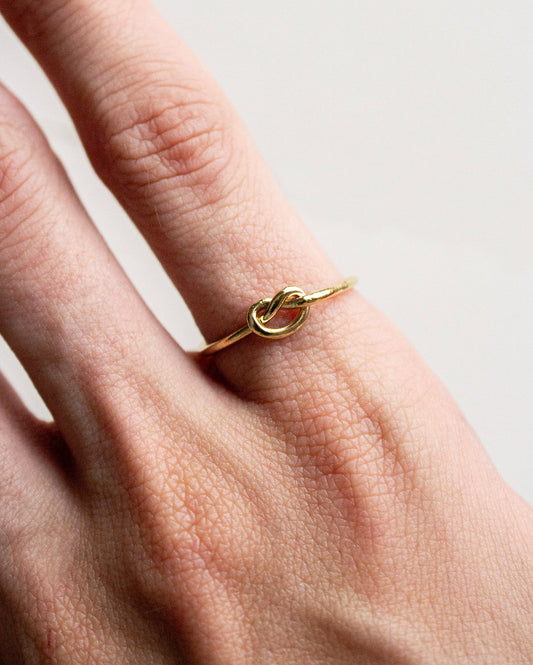 Anillo nudo infinito